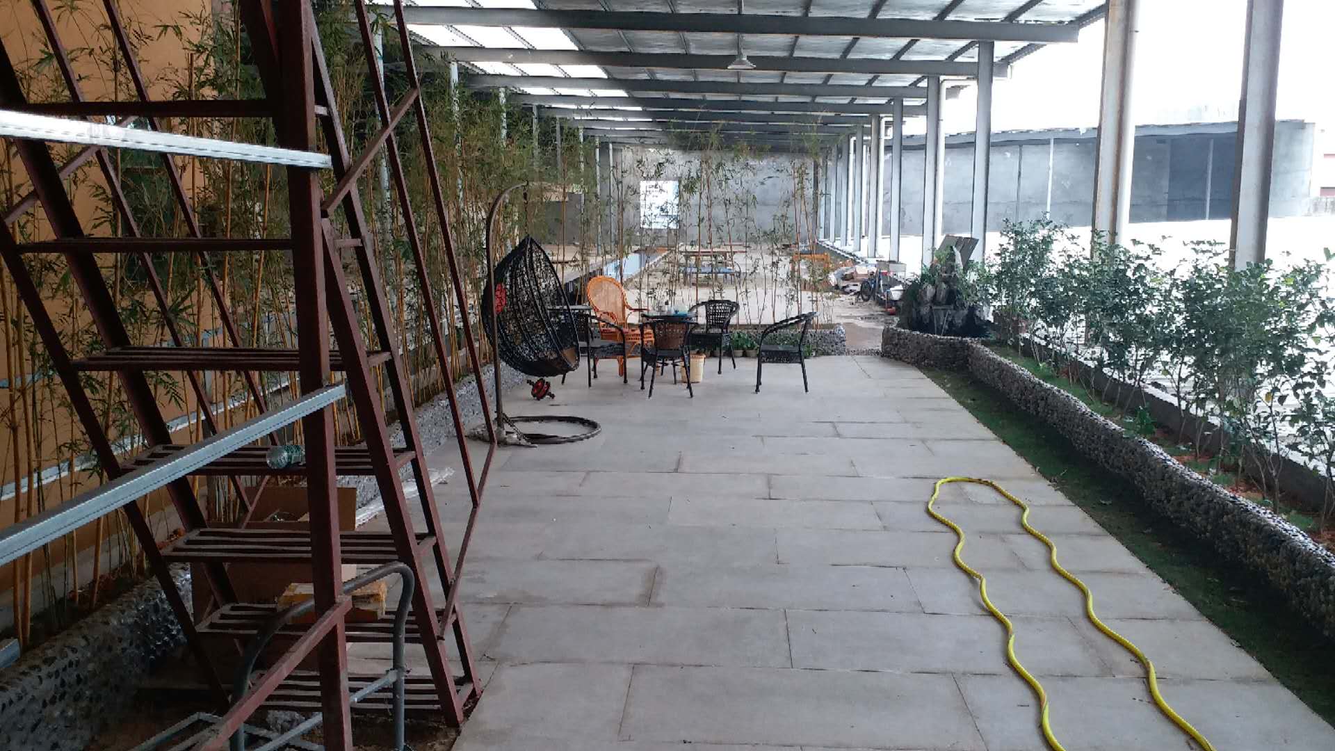 公司办公区外花园